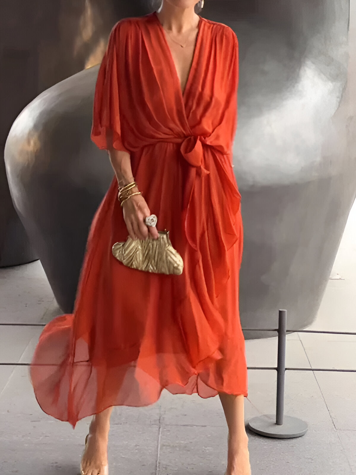 Zorina – Zwiewna sukienka z szyfonu i dekoltem w serek